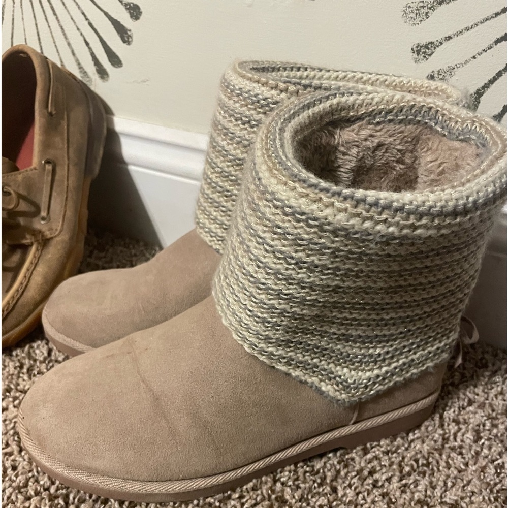 Women’s boots size 9